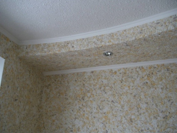 пример бесшовного покрытия стен и потолка жидкими обоями